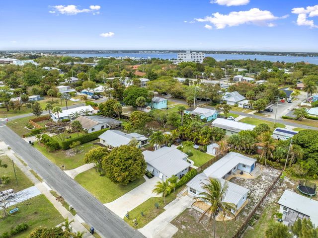 819 SE Stypmann Boulevard, Stuart, FL 34994