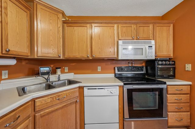 2357 Oakridge Circle, Hudson, WI 54016