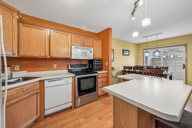 2357 Oakridge Circle, Hudson, WI 54016