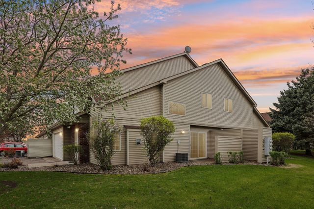 2357 Oakridge Circle, Hudson, WI 54016