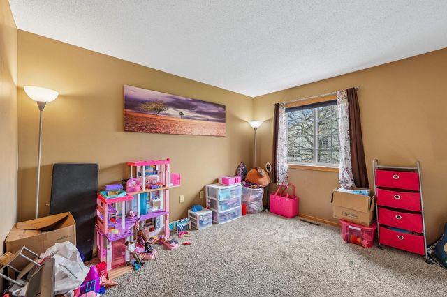 2357 Oakridge Circle, Hudson, WI 54016