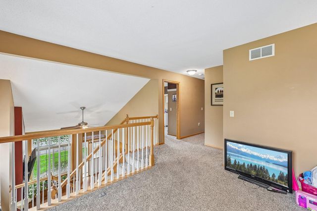 2357 Oakridge Circle, Hudson, WI 54016