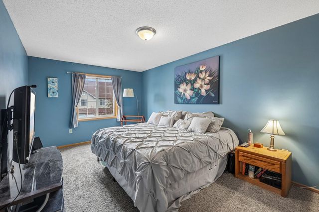 2357 Oakridge Circle, Hudson, WI 54016