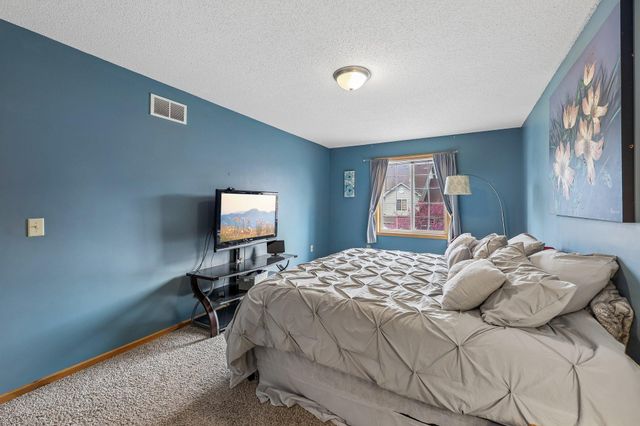 2357 Oakridge Circle, Hudson, WI 54016