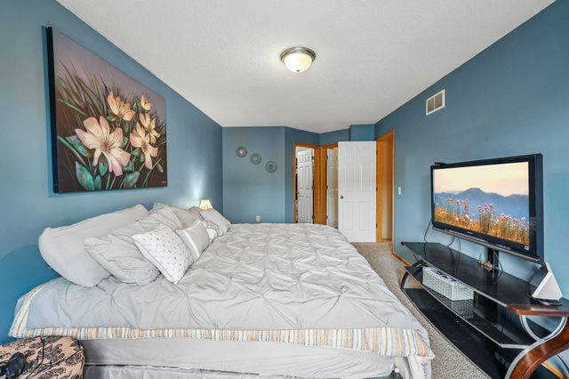 2357 Oakridge Circle, Hudson, WI 54016
