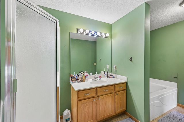 2357 Oakridge Circle, Hudson, WI 54016