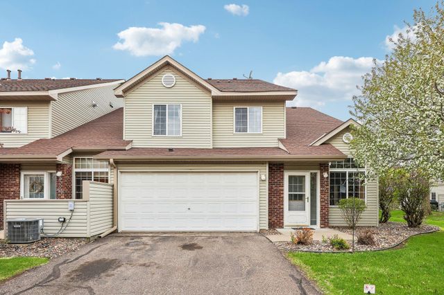 2357 Oakridge Circle, Hudson, WI 54016