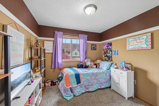 2357 Oakridge Circle, Hudson, WI 54016