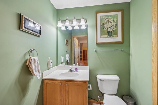 2357 Oakridge Circle, Hudson, WI 54016