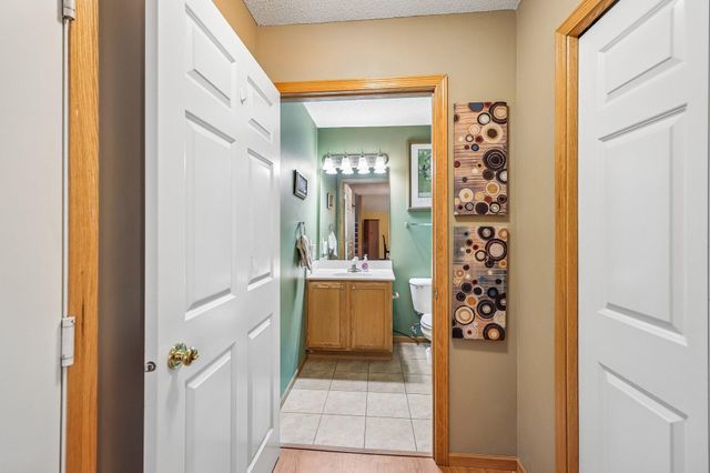 2357 Oakridge Circle, Hudson, WI 54016