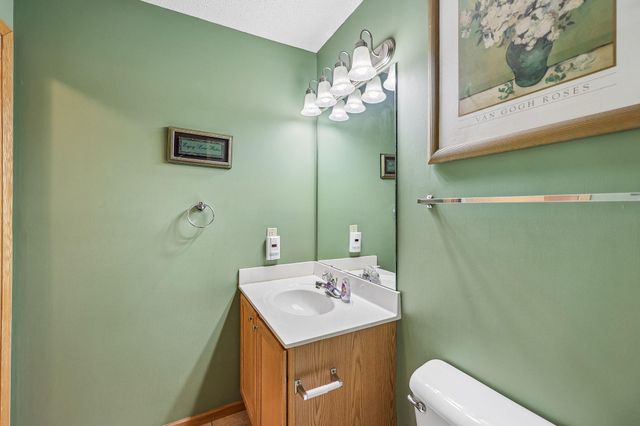 2357 Oakridge Circle, Hudson, WI 54016