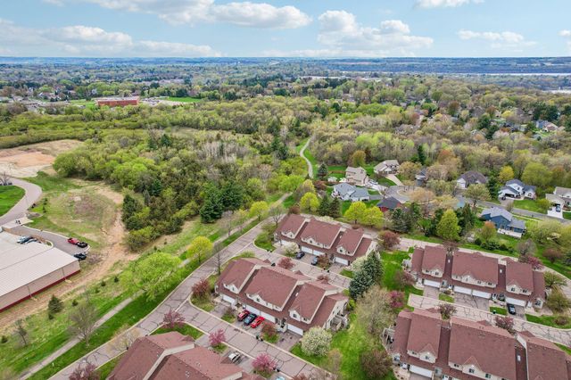 2357 Oakridge Circle, Hudson, WI 54016