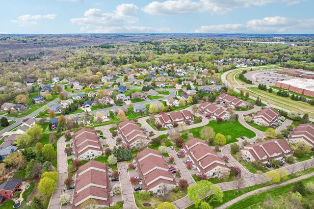 2357 Oakridge Circle, Hudson, WI 54016