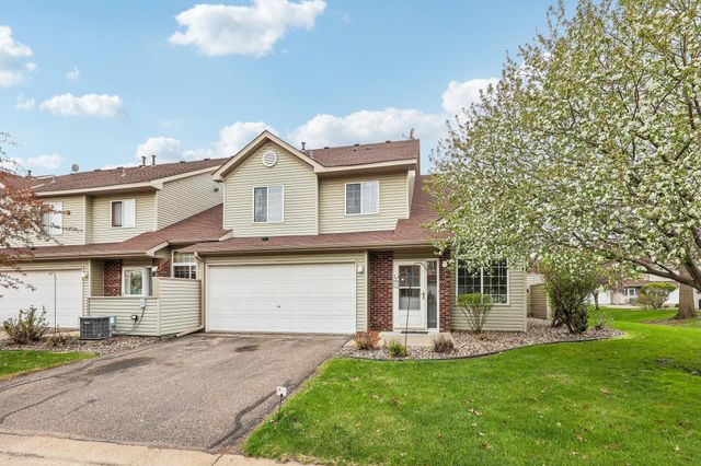 2357 Oakridge Circle, Hudson, WI 54016