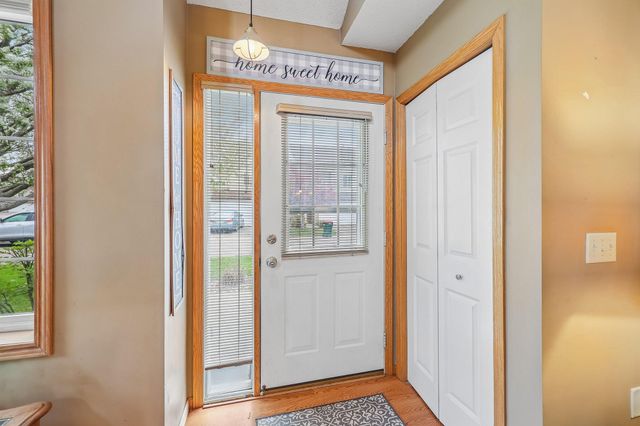 2357 Oakridge Circle, Hudson, WI 54016