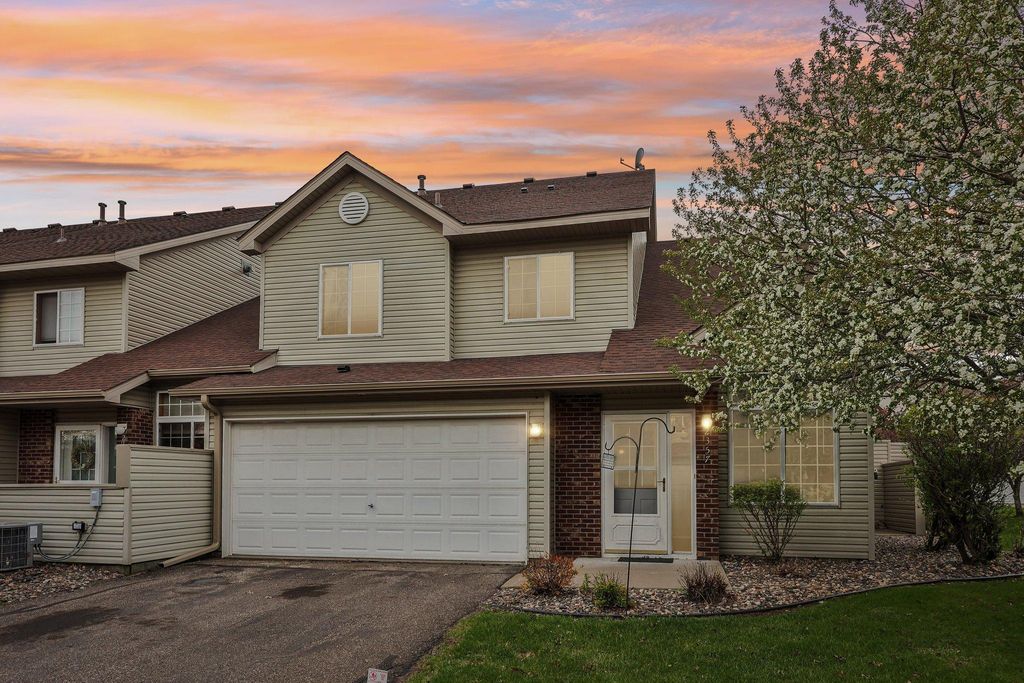 2357 Oakridge Circle, Hudson, WI 54016