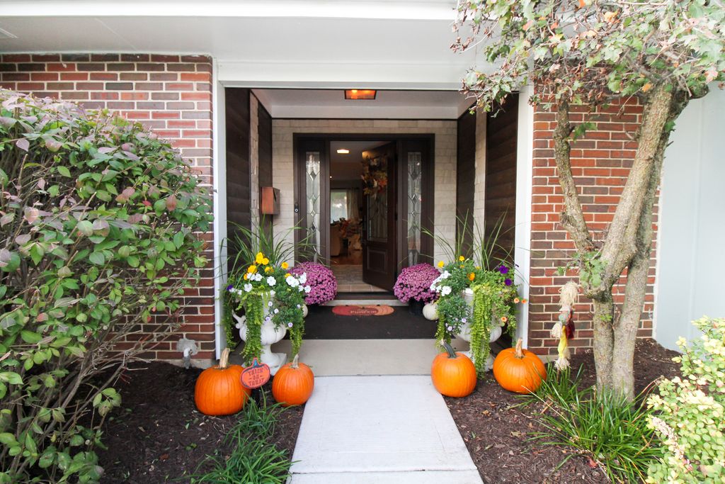 1470 Edgefield Lane, Hoffman Estates, IL 60169 — photo 2