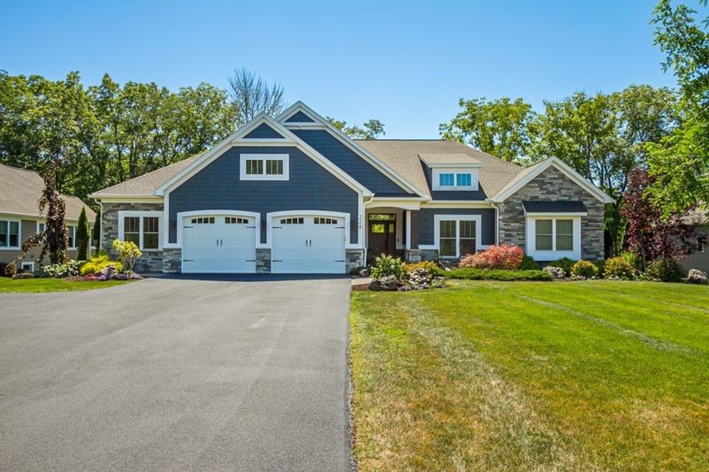 224 Mill Stream Run, Webster, NY 14580