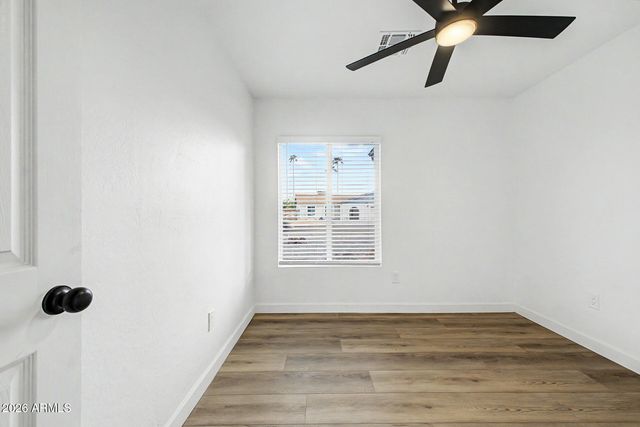 1004 W MANHATTON Drive, Tempe, AZ 85282