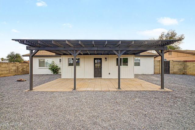 1004 W MANHATTON Drive, Tempe, AZ 85282