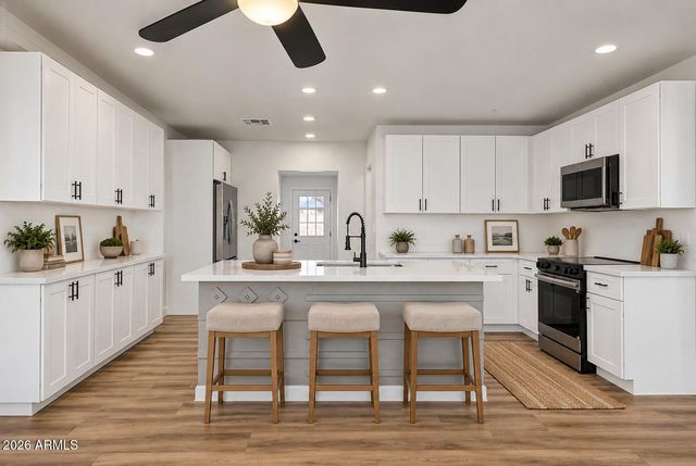 1004 W MANHATTON Drive, Tempe, AZ 85282