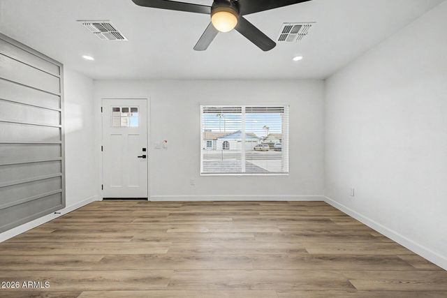 1004 W MANHATTON Drive, Tempe, AZ 85282