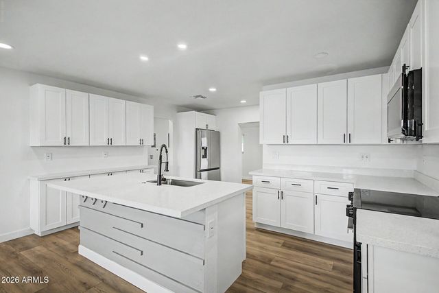 1004 W MANHATTON Drive, Tempe, AZ 85282