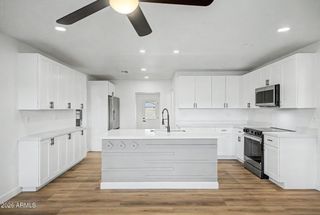 1004 W MANHATTON Drive, Tempe, AZ 85282