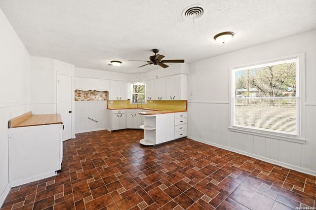 219 Sunnycrest, San Antonio, TX 78228