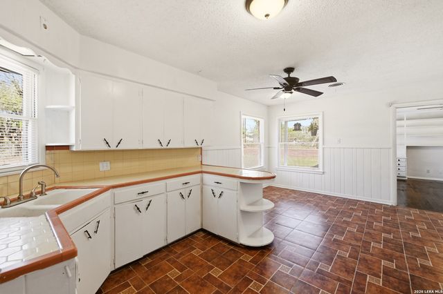 219 Sunnycrest, San Antonio, TX 78228