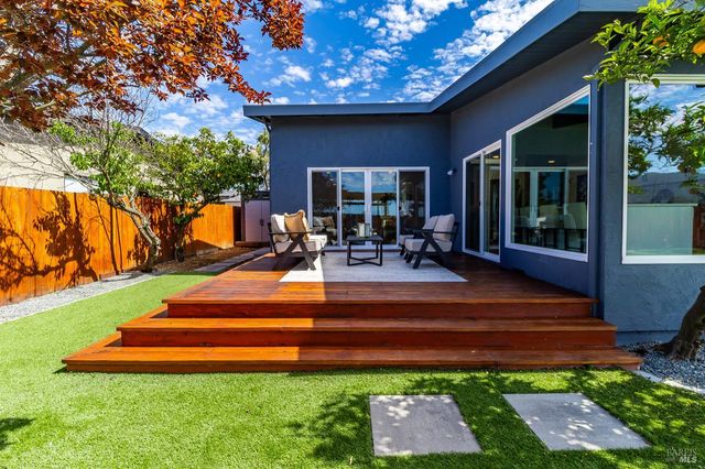 17 Channel Dr, Corte Madera, CA 94925