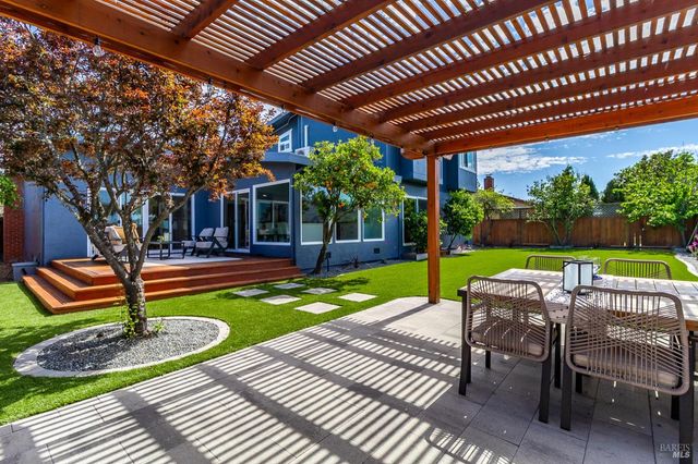 17 Channel Dr, Corte Madera, CA 94925