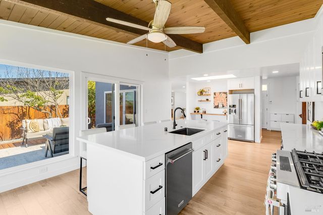 17 Channel Dr, Corte Madera, CA 94925