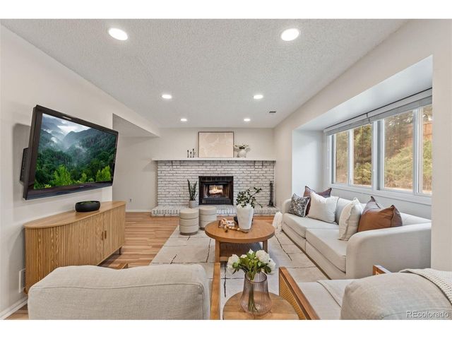 9970 Hoyt Ln, Broomfield, CO 80021