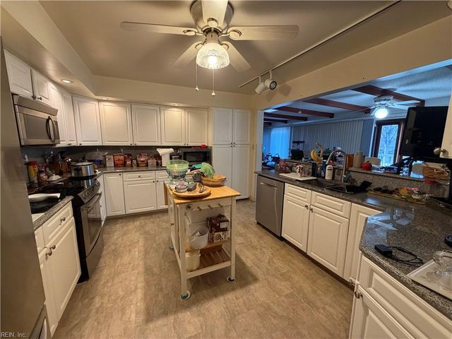 1517 Baycliff LN, Virginia Beach, VA 23454