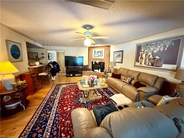 1517 Baycliff LN, Virginia Beach, VA 23454