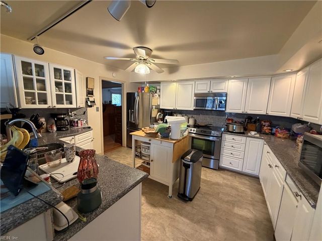 1517 Baycliff LN, Virginia Beach, VA 23454