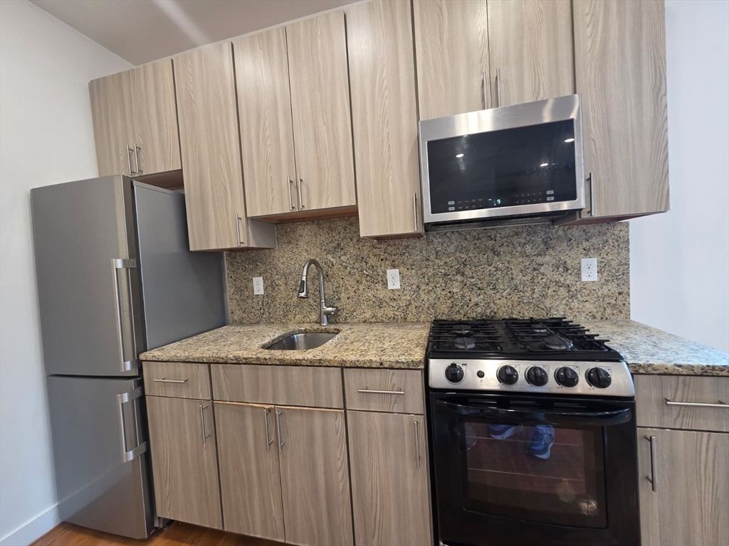 9 Sixth St 6, Chelsea, MA 02150