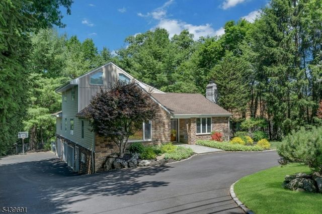 27 Hamilton Dr West, North Caldwell Boro, NJ 07006