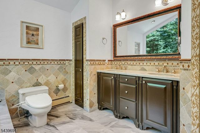 27 Hamilton Dr West, North Caldwell Boro, NJ 07006