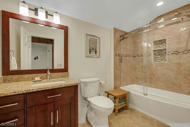 27 Hamilton Dr West, North Caldwell Boro, NJ 07006