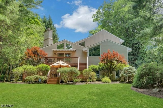 27 Hamilton Dr West, North Caldwell Boro, NJ 07006