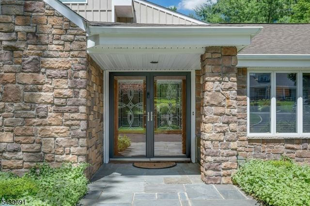 27 Hamilton Dr West, North Caldwell Boro, NJ 07006