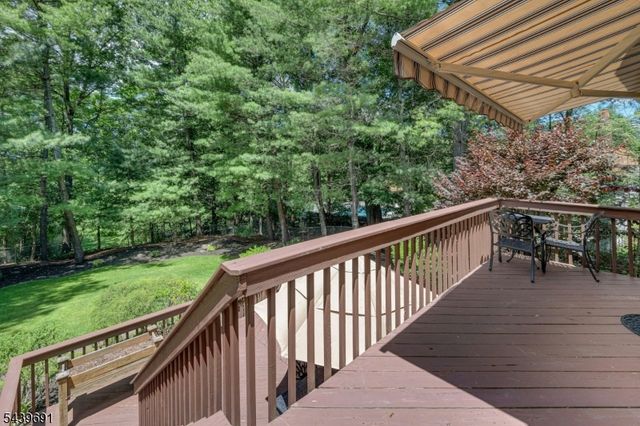 27 Hamilton Dr West, North Caldwell Boro, NJ 07006