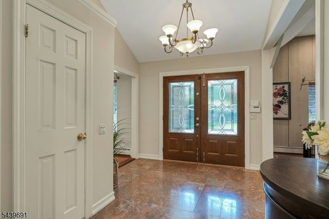 27 Hamilton Dr West, North Caldwell Boro, NJ 07006