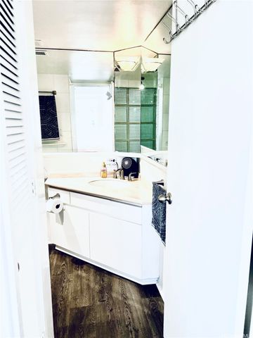 419 Atkinson Drive 1702, Honolulu, HI 96814