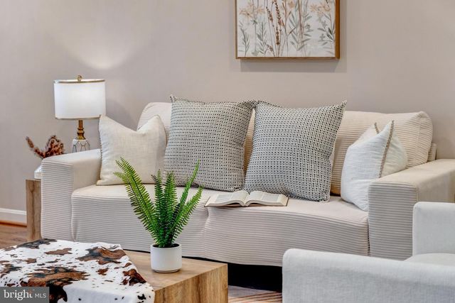 8706 BRAEBURN DR, Annandale, VA 22003