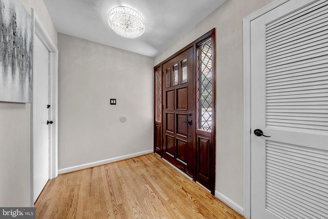 8706 BRAEBURN DR, Annandale, VA 22003