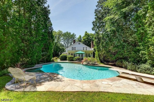 164 E Saddle River Rd, Saddle River Boro, NJ 07458