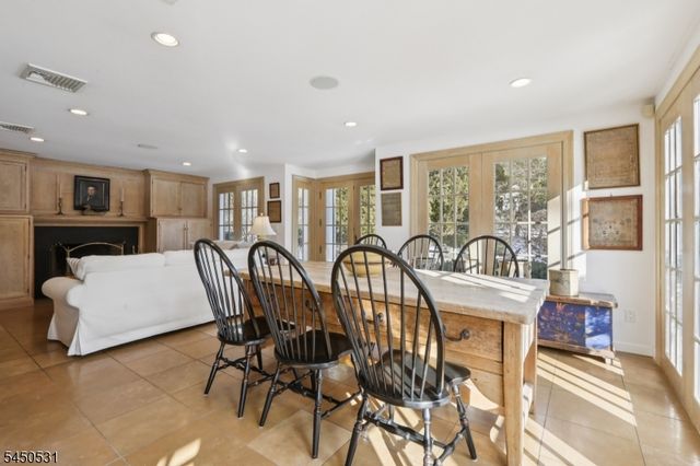 164 E Saddle River Rd, Saddle River Boro, NJ 07458